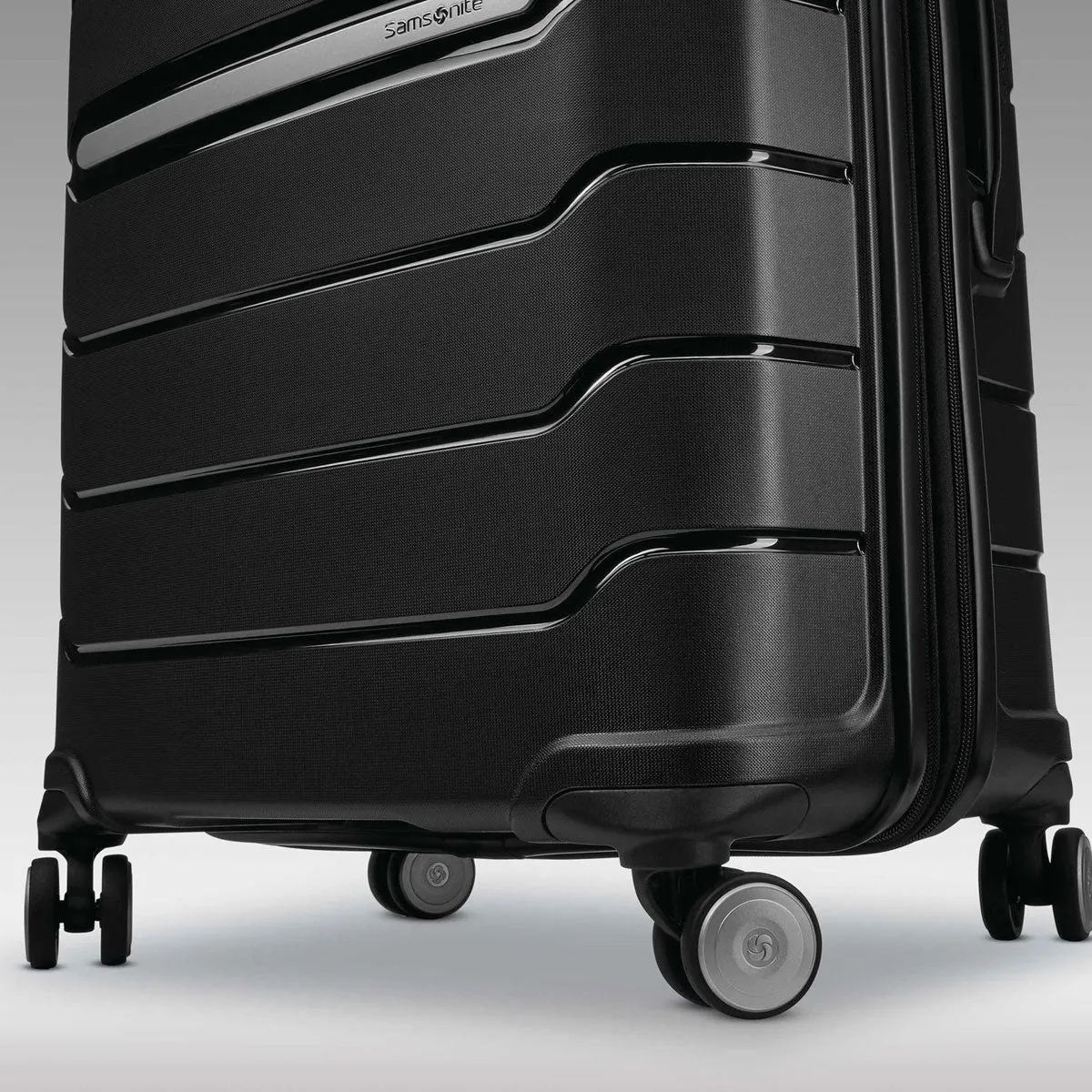 Samsonite Freeform 21" Spinner